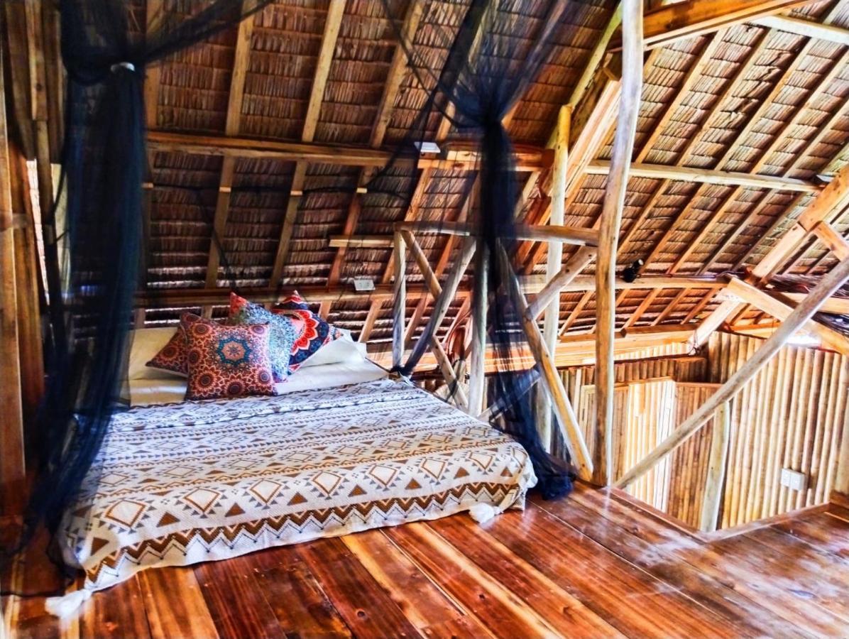 Barya Lang Villa- Native Villa With Jeepney Room El Nido Exterior photo